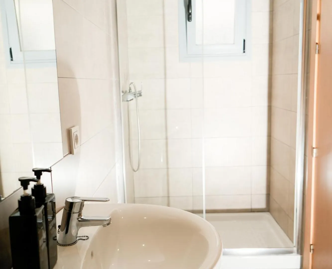 New Art Hostel - Albergue Juvenil ميورقة 0*,  إسبانيا