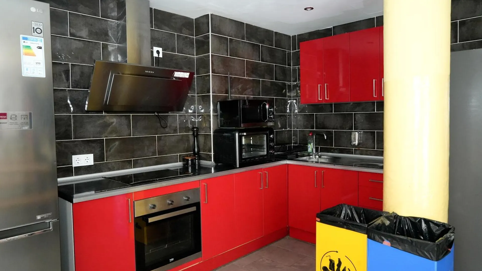 New Art Hostel - Albergue Juvenil ميورقة